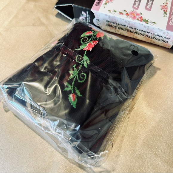 1707 Physix Gear Stamina Graduated Compression Socks - NWT - Picture 4 of 6